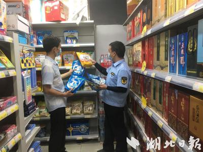 郧西县“铁拳”行动显成效 规范日用百货销售市场